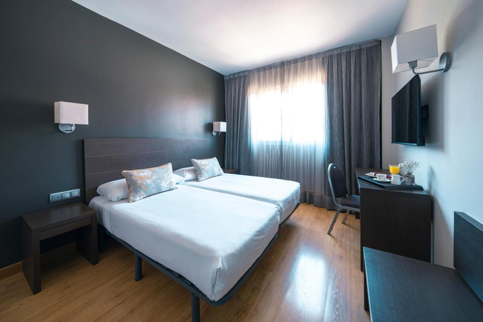 Hotel Cisneros Alcalá de Henares Kültér fotó