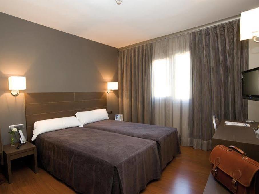 Hotel Cisneros Alcalá de Henares Kültér fotó